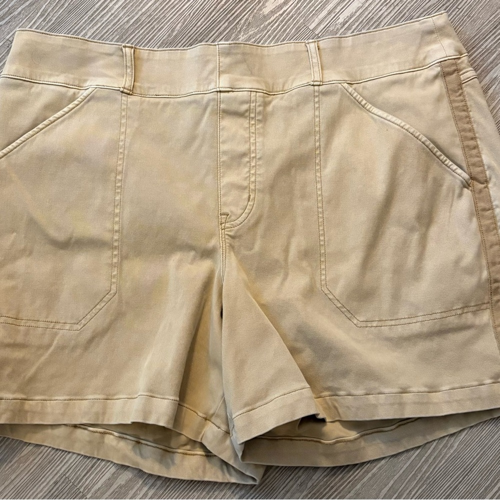 SPANX Tan Cargo Shorts Classic Style